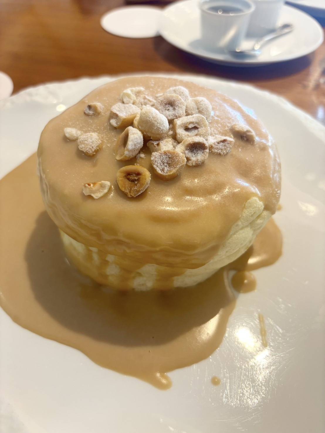 ハレクラニ沖縄オリジナルのふわふわスフレパンケーキ・ヘーゼルナッツソース