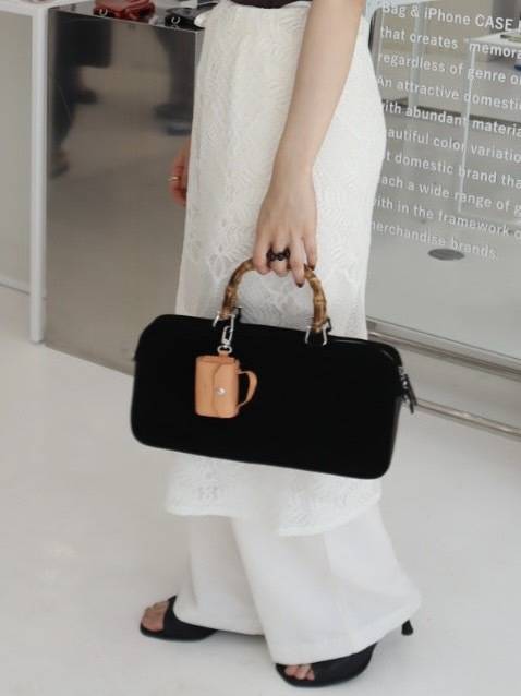 「ajew」のスエードバッグ