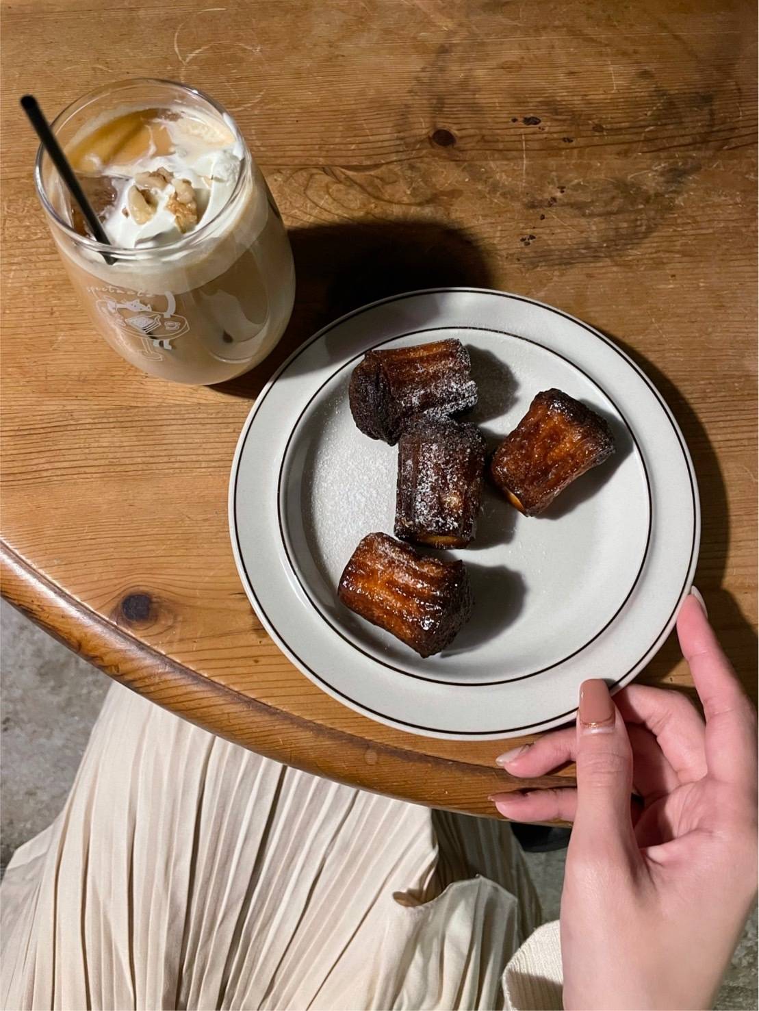 「spectacle KITAHAMA」のカヌレ