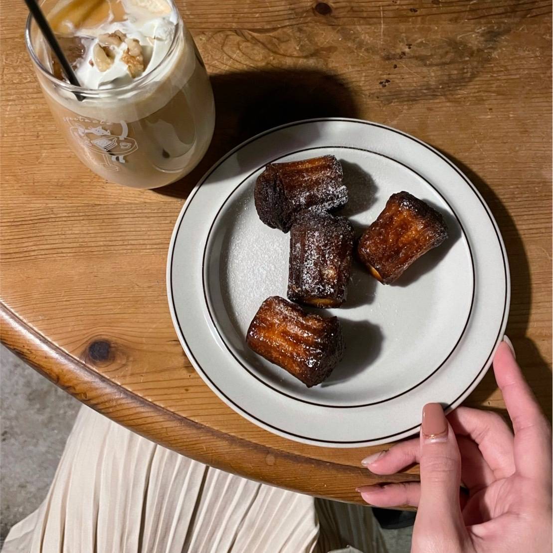 「spectacle KITAHAMA」のカヌレ