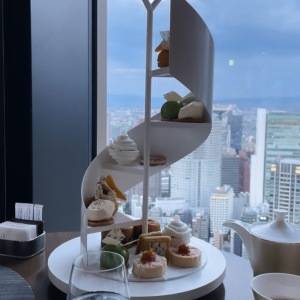 【大阪】優雅に楽しむ♪地上200mの絶景で味わう「コンラッド大阪」のアフタヌーンティー