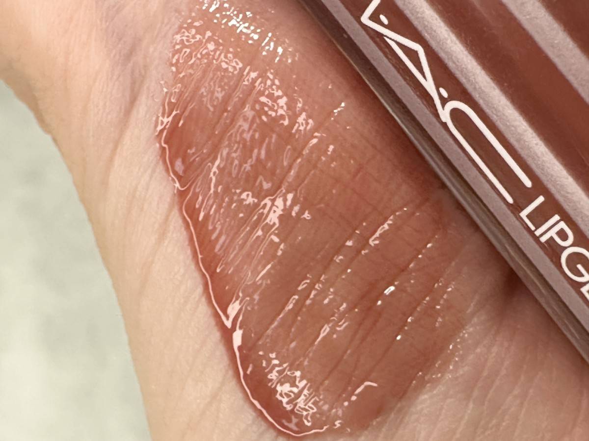 M・A・C リップガラスエアー カジュアルのスウォッチ画像