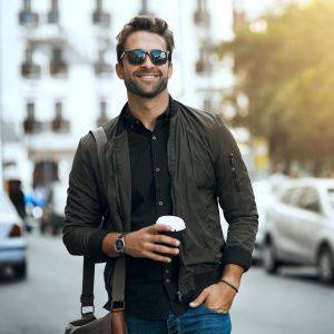 年下の女性に圧倒的にモテる。感覚が若い40代50代男性の特徴5選