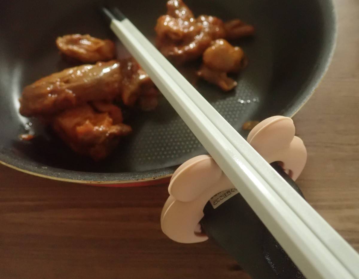 ダイソーのフライパンキッチンツールスタンド(Cooma)