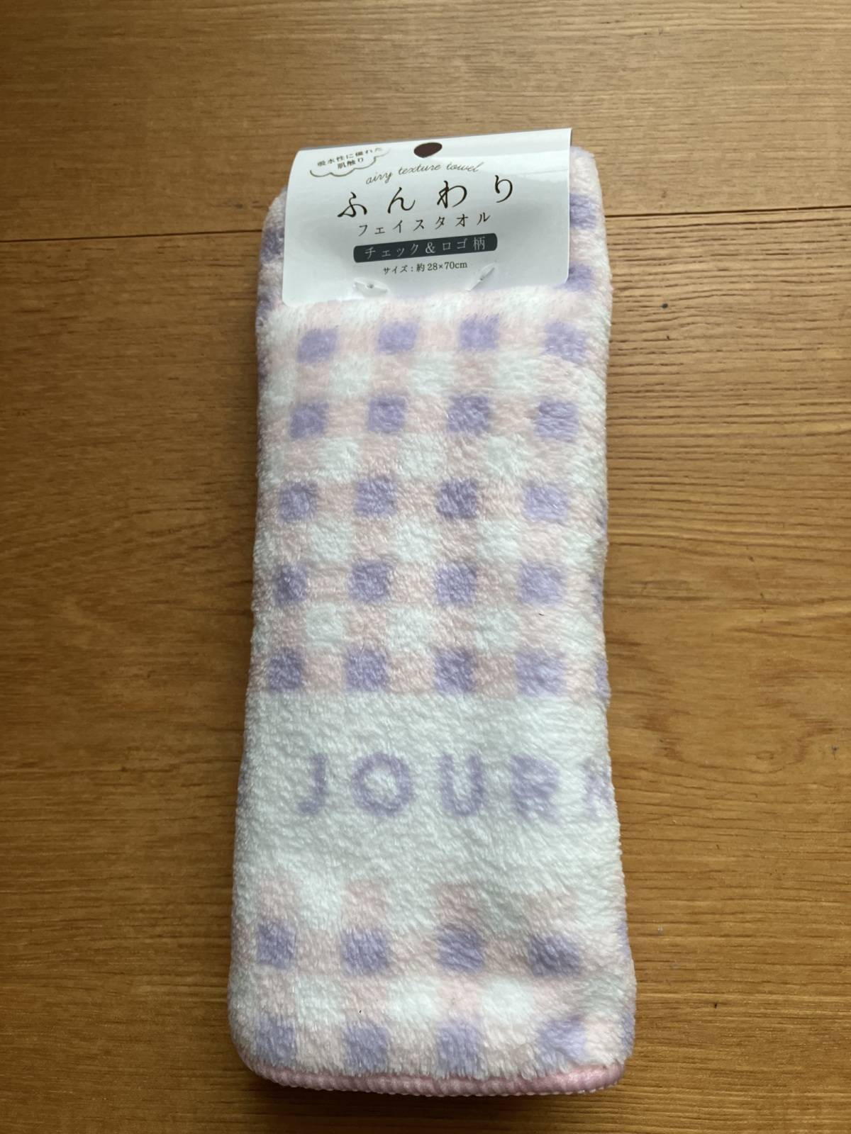 セリアのふんわり フェイスタオル チェック&ロゴ柄