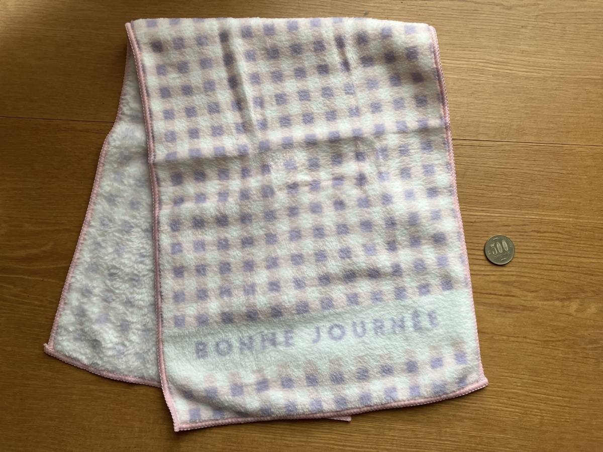 セリアのふんわり フェイスタオル チェック&ロゴ柄