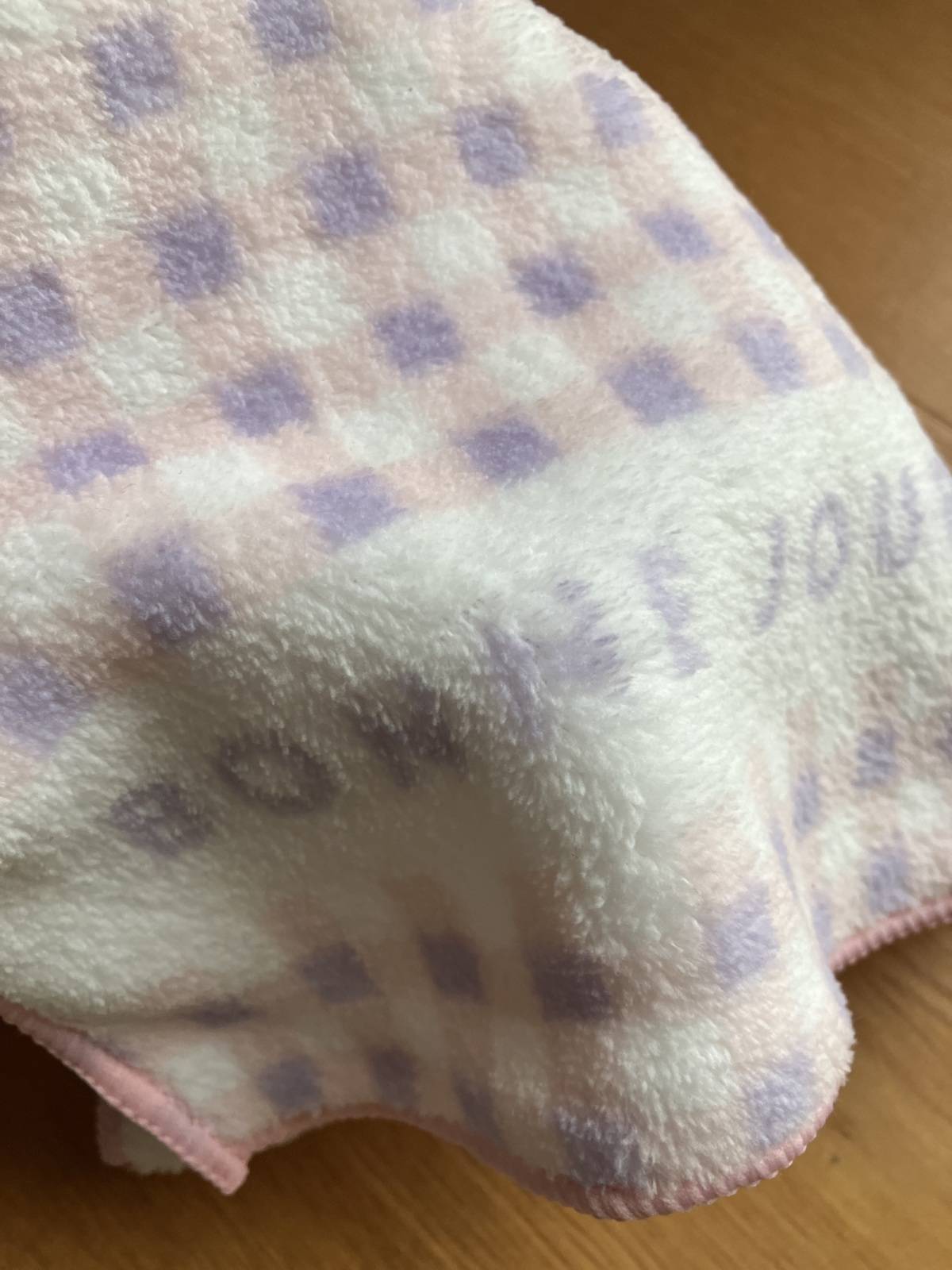 セリアのふんわり フェイスタオル チェック&ロゴ柄