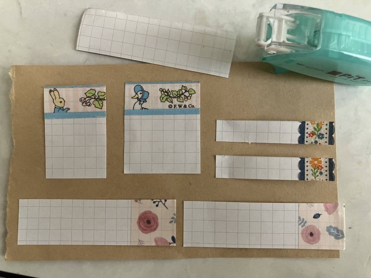 ダイソーのトンボ ピット テープ糊 貼って剥がせる