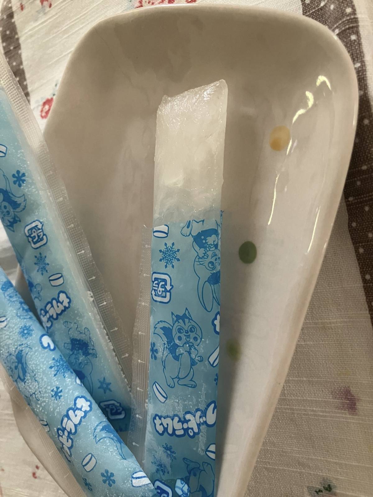 ダイソーのニッコー 凍らせて食べる クッピーラムネスティックシャーベット 6本