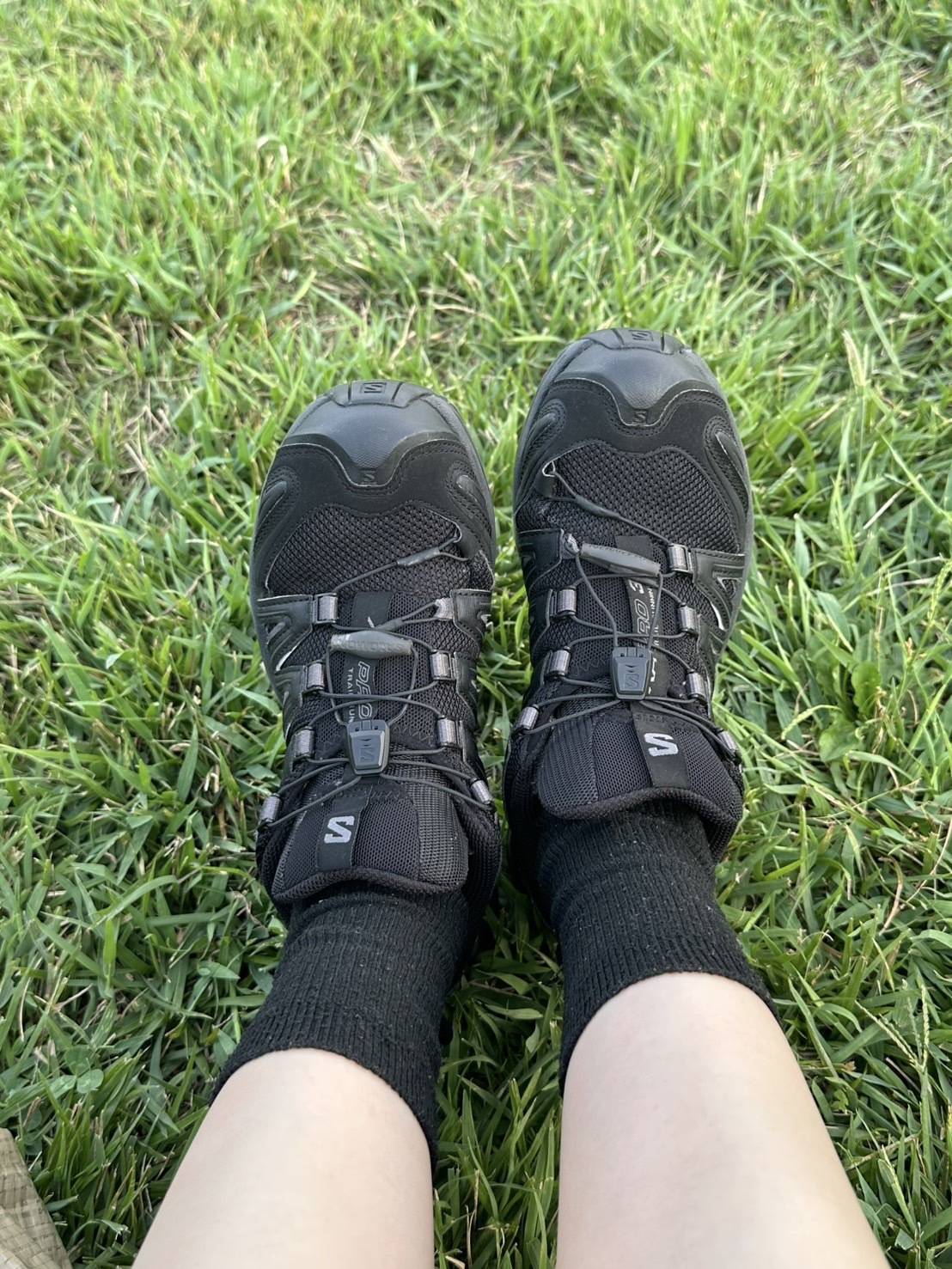 サロモンのスニーカー