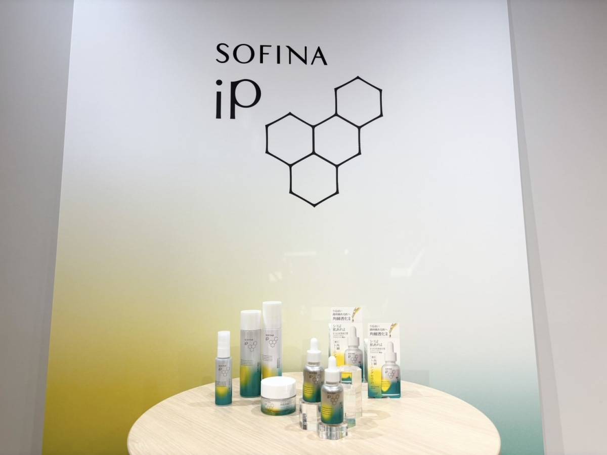「ソフィーナiP 【薬用】角層トーニングセラム」発表会