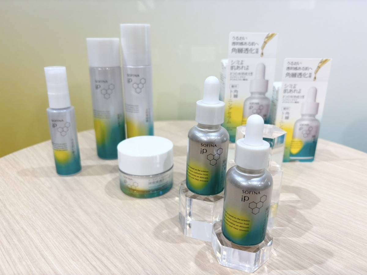 「ソフィーナiP 【薬用】角層トーニングセラム」発表会