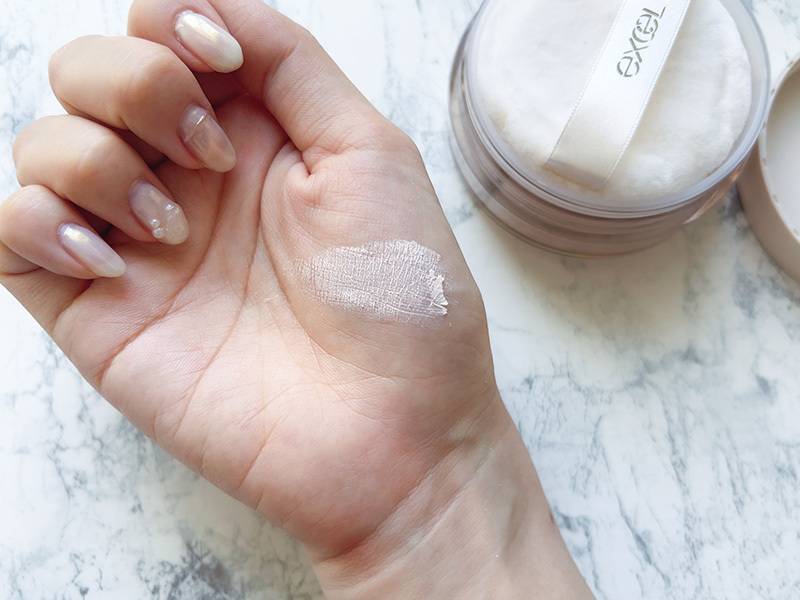 エクセルセラムインパウダーのテクスチャー画像