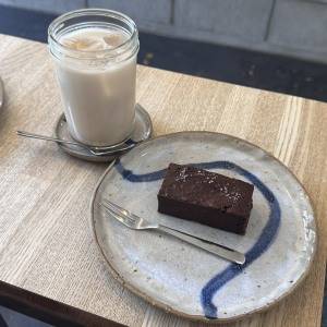 濃厚なのにとろける♡「ANYB&B +COFFEE」の絶品ガトーショコラを堪能