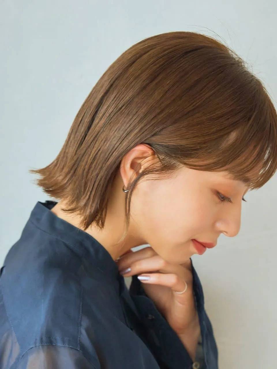 切りっぱなし耳掛けボブ