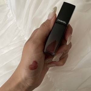 落ちにくいリップならコレ！「シャネル ルージュ アリュール ラック」を愛用中♪