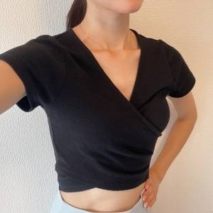体が楽になるよ。壁があればできる「ストレートネック」改善ストレッチ