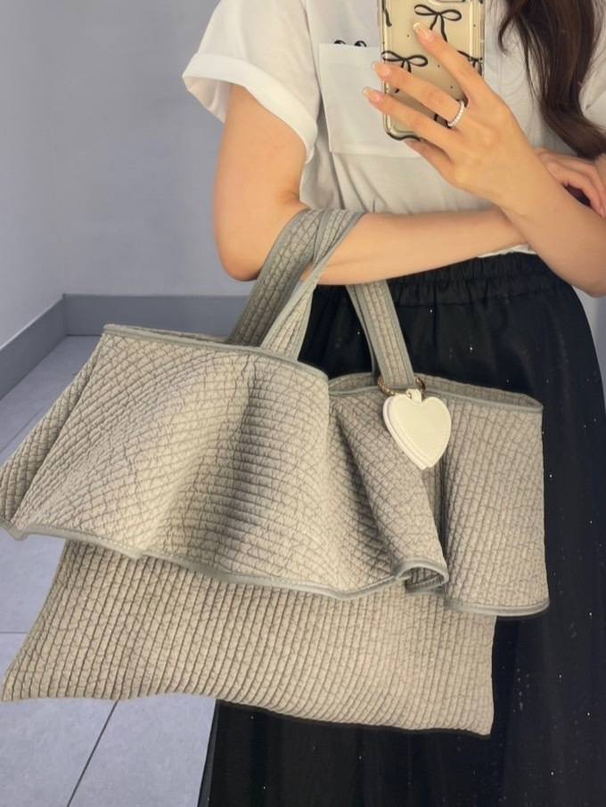 大きめフリルが大人可愛い♡軽さが魅力の「ヌビ フリル バッグ