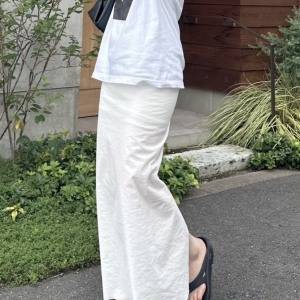 女性らしいシルエットが叶う。幅広く映える「yo BIOTOP」の万能タイトスカート