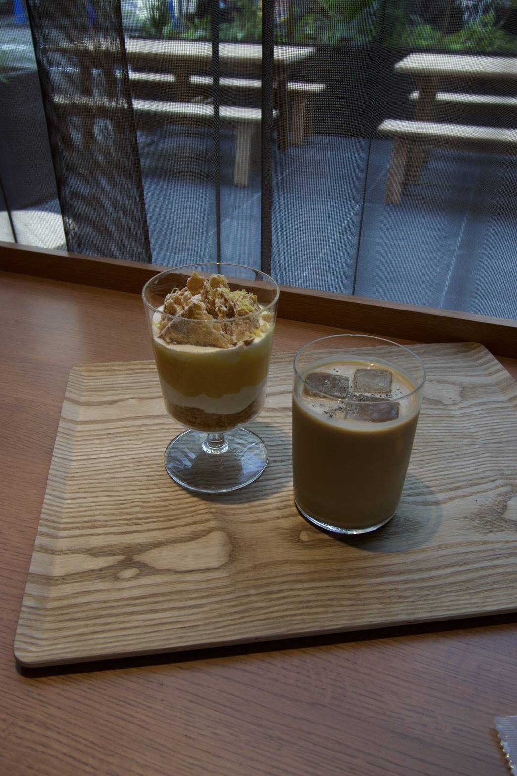 レモンパイパフェとコーヒー