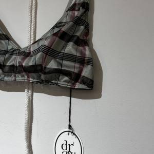 チラ見せで今っぽく！レイヤードで着こなす「draw-drawers」BRA