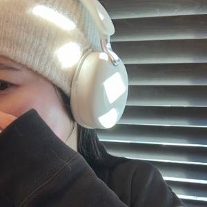 音の世界へ没入＆アクセ感覚で楽しむ♪「sudio」ホワイトヘッドフォン