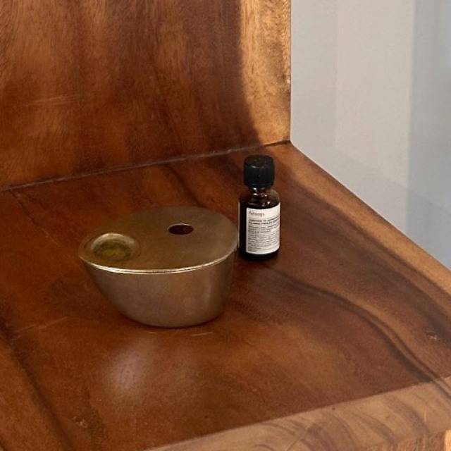 イソップ(Aesop)のブラスオイルバーナーとオイル