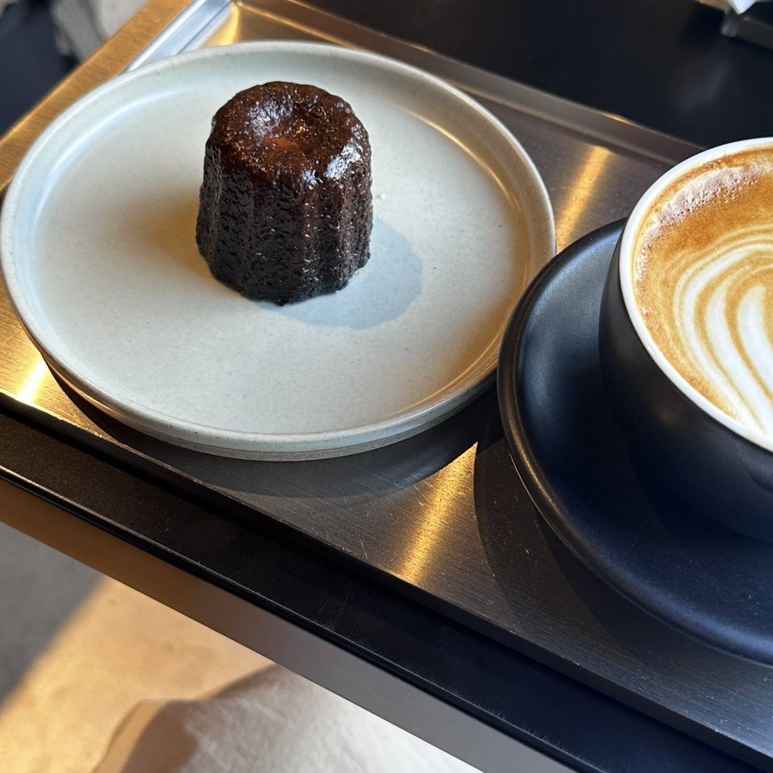 カヌレとコーヒー