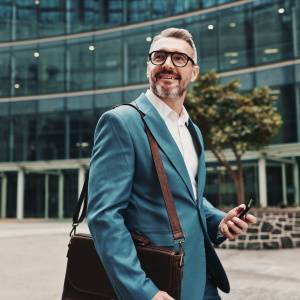 モテ続けるイケオジがやってるやつ。器用な40代50代男性の仕草5選