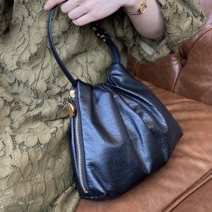 ミニマルにしてエレガント♡長く愛せる定番へ「gemeil レザーワンハンドルバッグ」