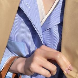 大きめがちょうどいい「メンズシャツ」を女らしく♪大人のきれいめカジュアルコーデ