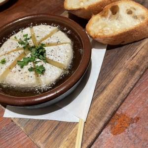 【兵庫】新鮮な鶏や魚を使った料理が◎行列のできる人気店「Yakitori & Tapas トリウオ 本店」