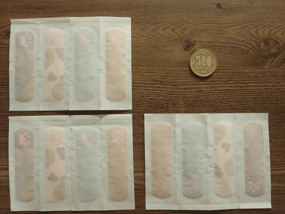 DAISO(ダイソー):救急!!キズテープ(肉球ねこ、12枚入)