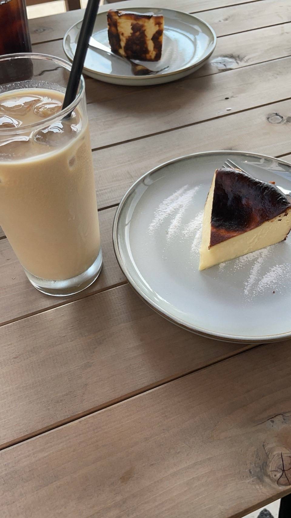 バスクチーズケーキとカフェラテ