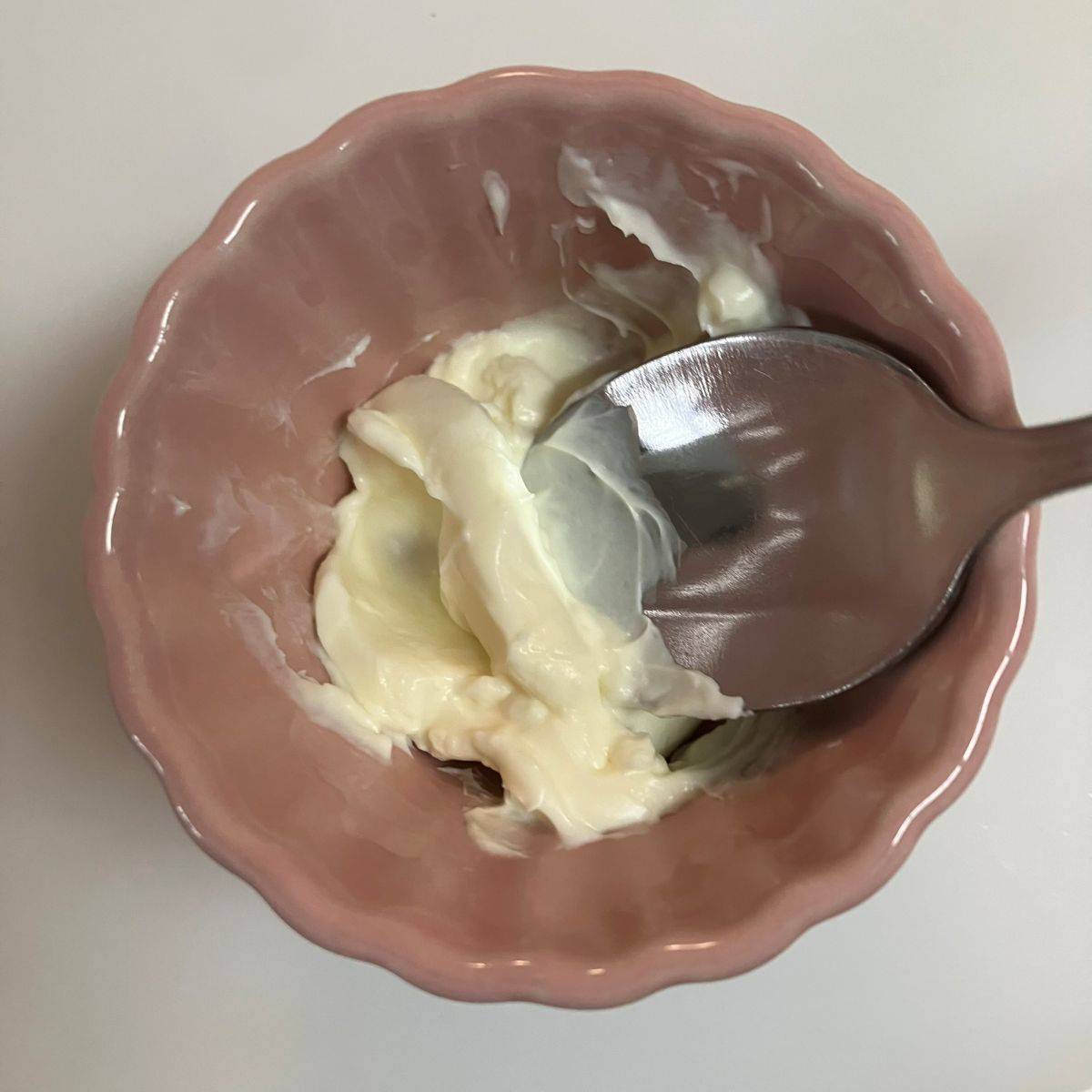 タカノフーズ公式の「ハロウィン納豆ミニピザ」のレシピ