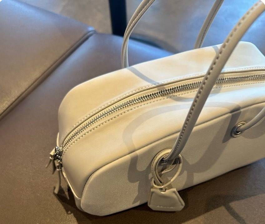 「EDITA」ハーフムーン ボストン ハンドバッグ