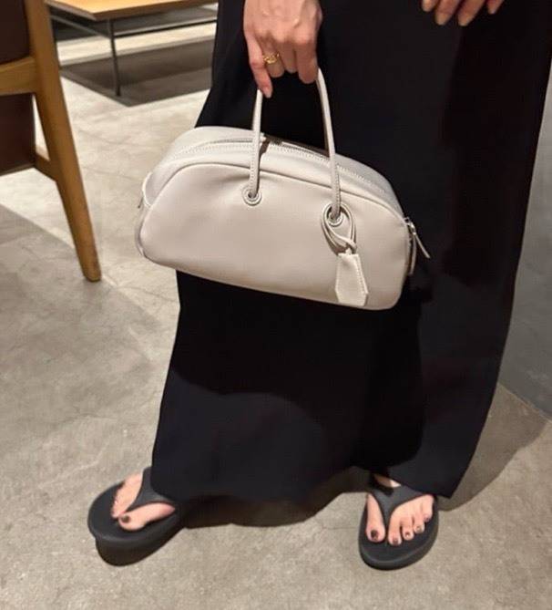 「EDITA」ハーフムーン ボストン ハンドバッグコーデ