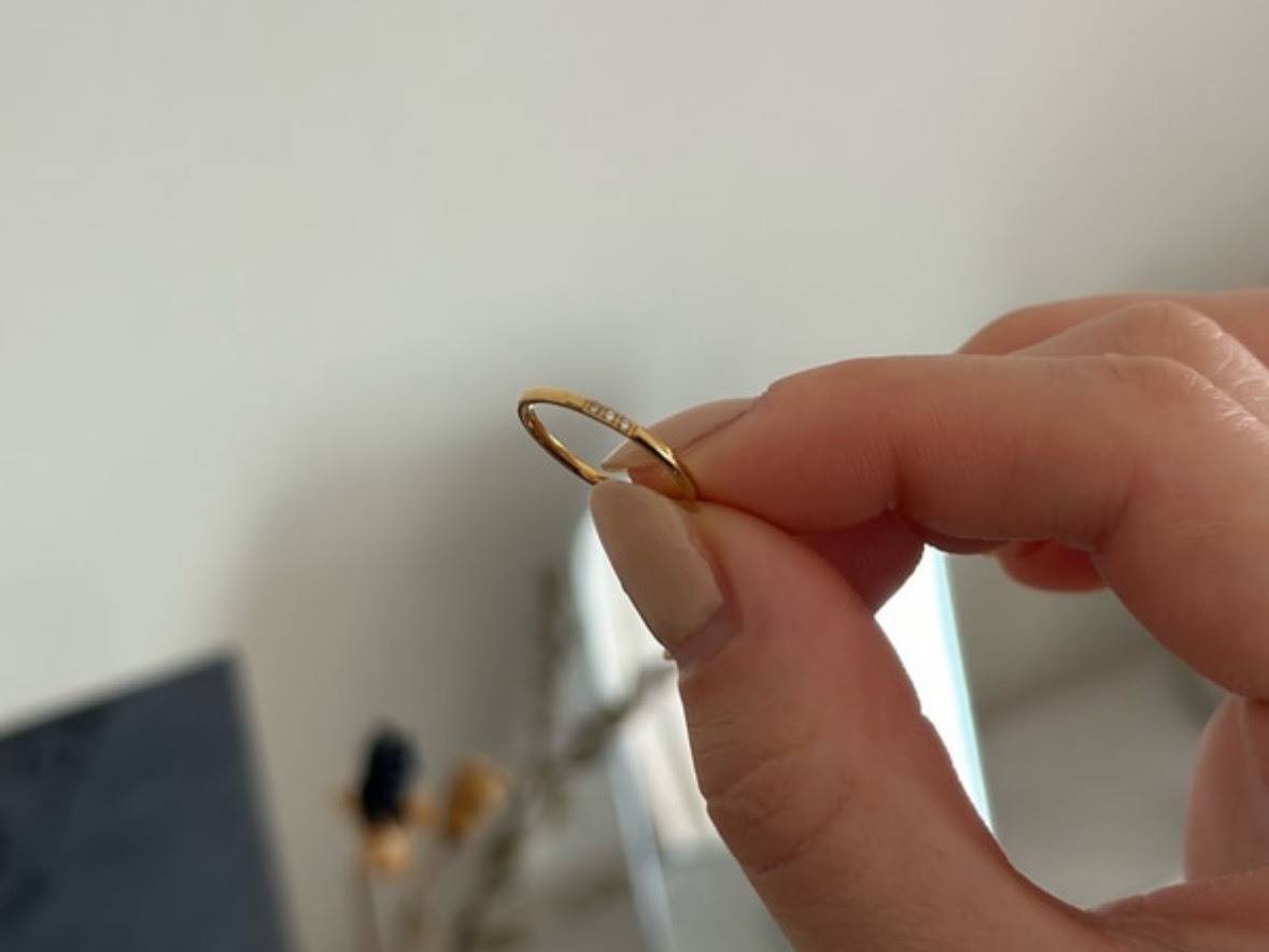 ゴールドのピンキーリング