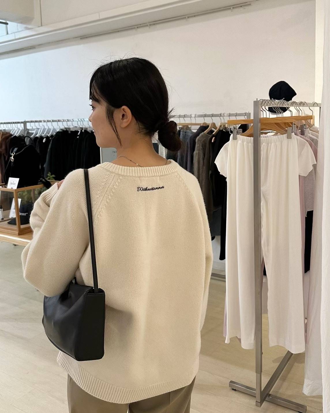 「WITHOUTSUMMER」のウールブレンドVネックニット