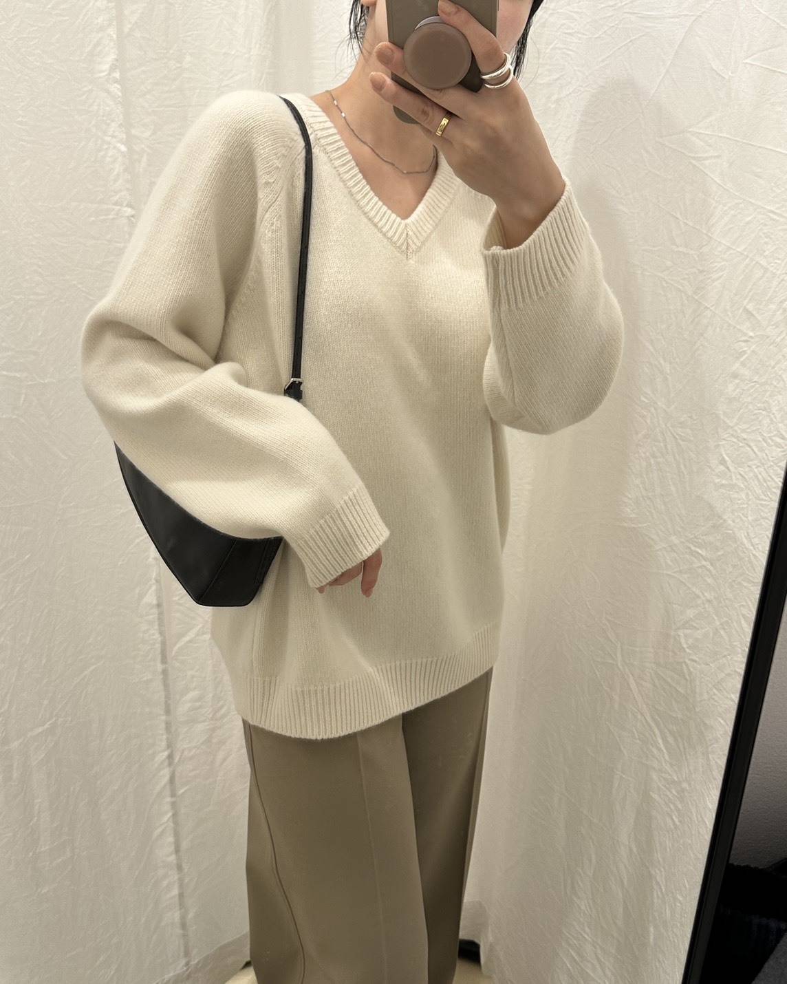 「WITHOUTSUMMER」のウールブレンドVネックニット