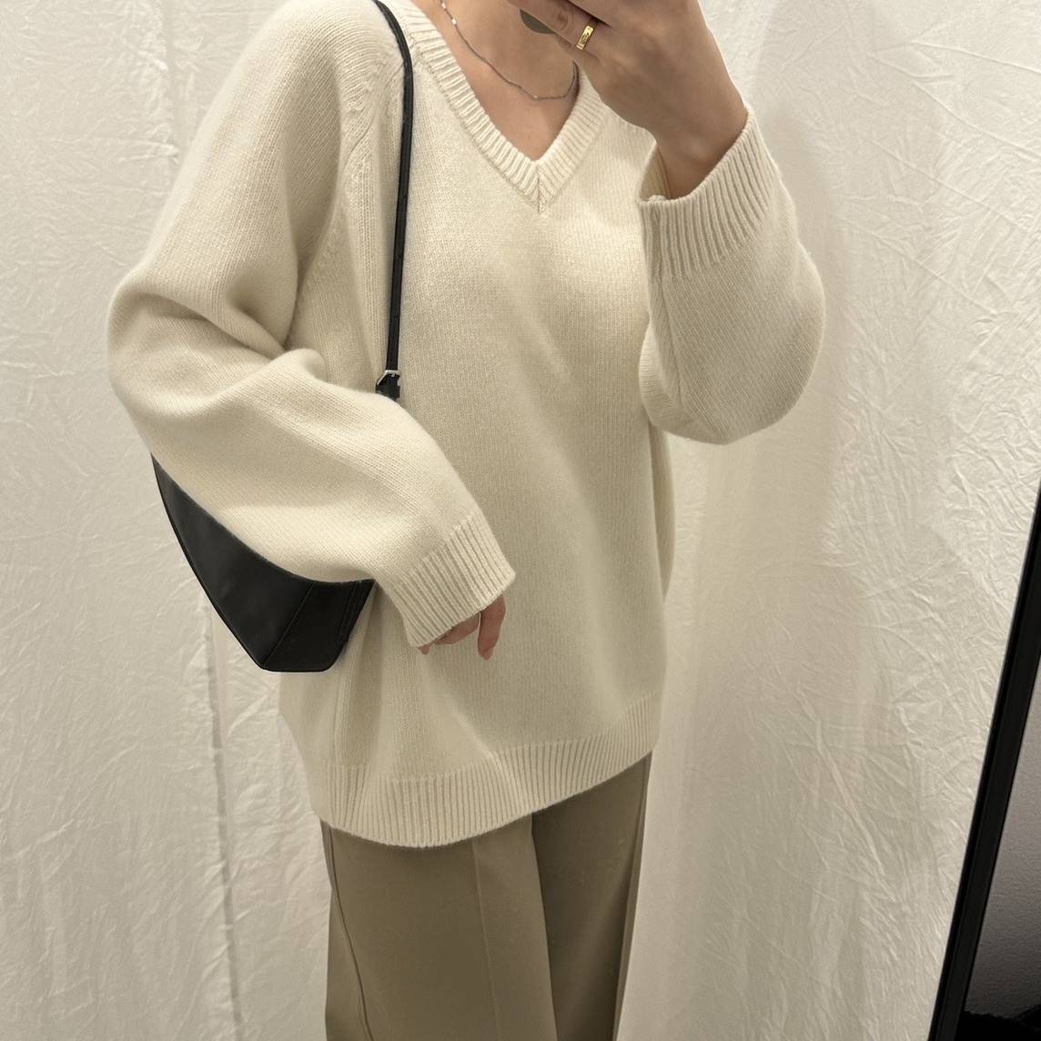 「WITHOUTSUMMER」のウールブレンドVネックニット