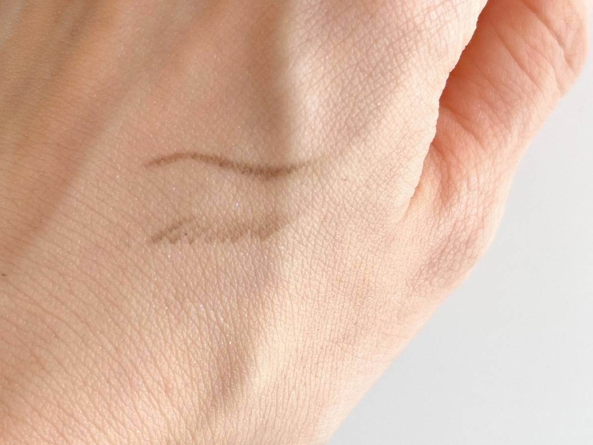 セザンヌ 超細芯アイブロウ 08ビターグレージュの色味