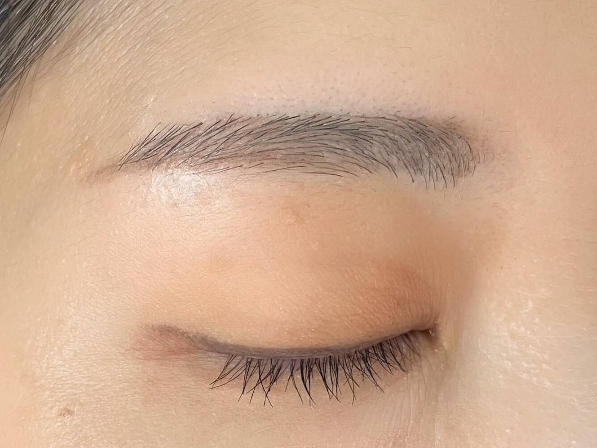 セザンヌ 超細芯アイブロウ 08ビターグレージュの仕上がりイメージ