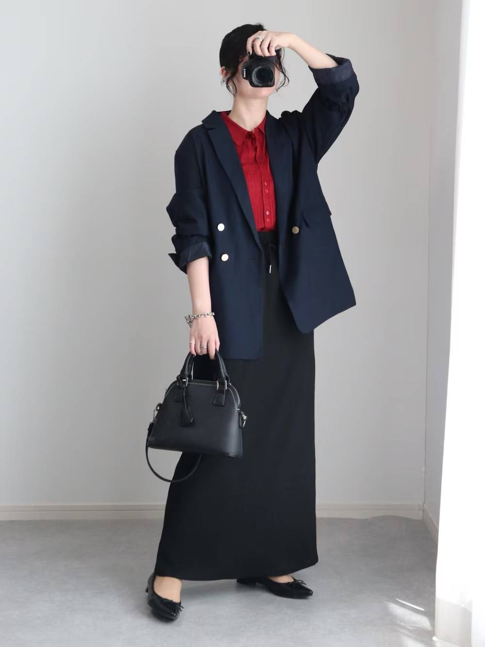 赤カーディガン×ネイビージャケット