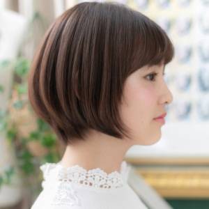  ココアブラウンの前下がりボブ 