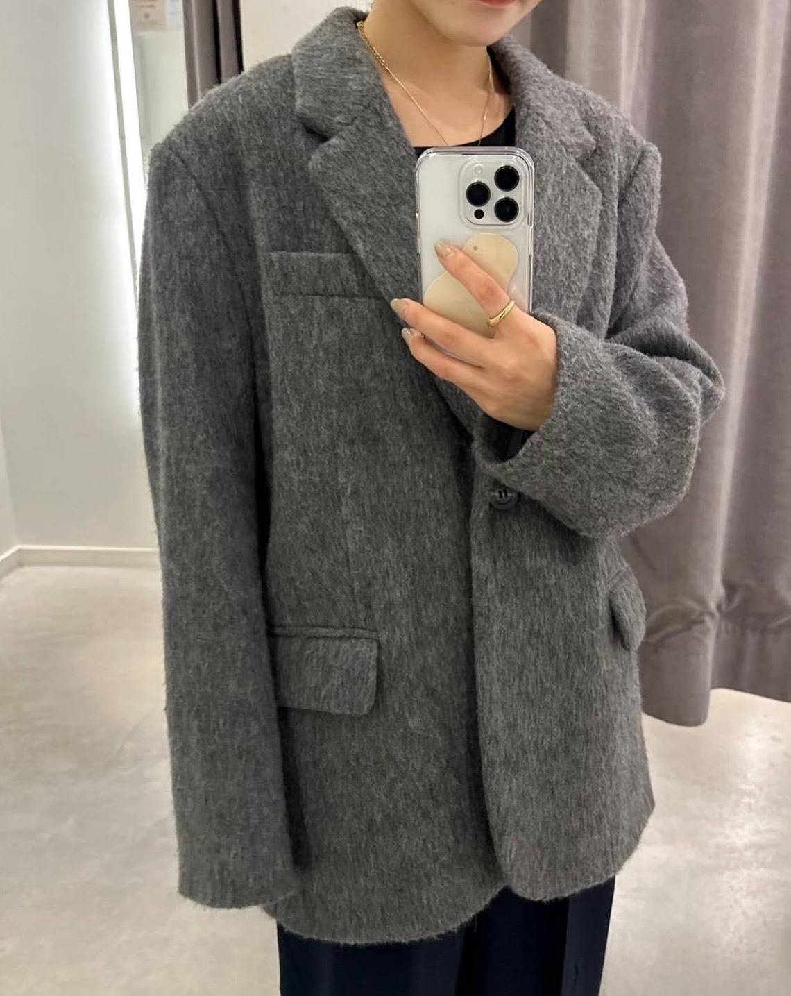 オーバーサイズのウールコート