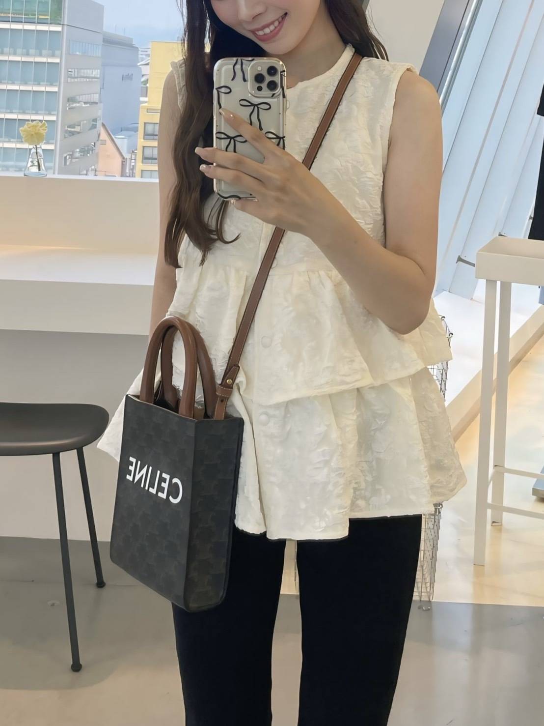 ウエスト切り替えトップスコーデ