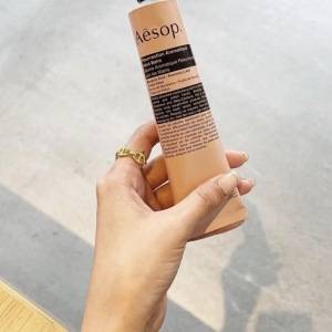 ひと塗りで癒される……♡秋冬の携帯マストアイテム「イソップ」のハンドクリーム