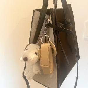 バッグにかわいく収納♪スリーコインズのリップホルダー！