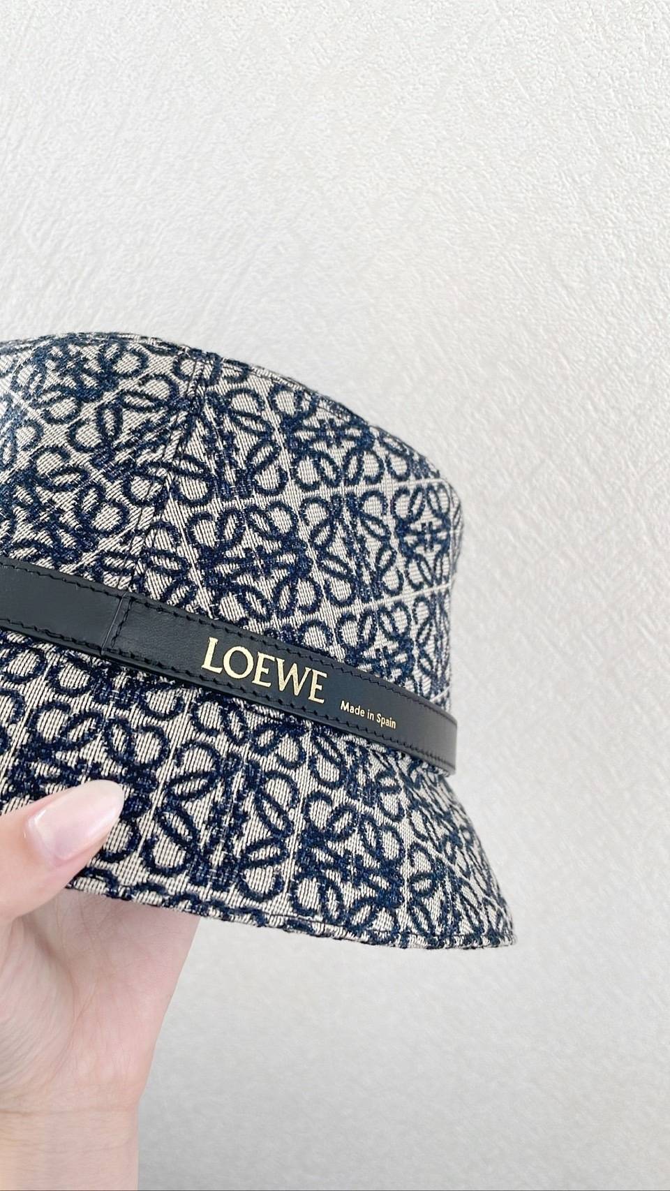 LOEWEのアナグラム バケットハット
